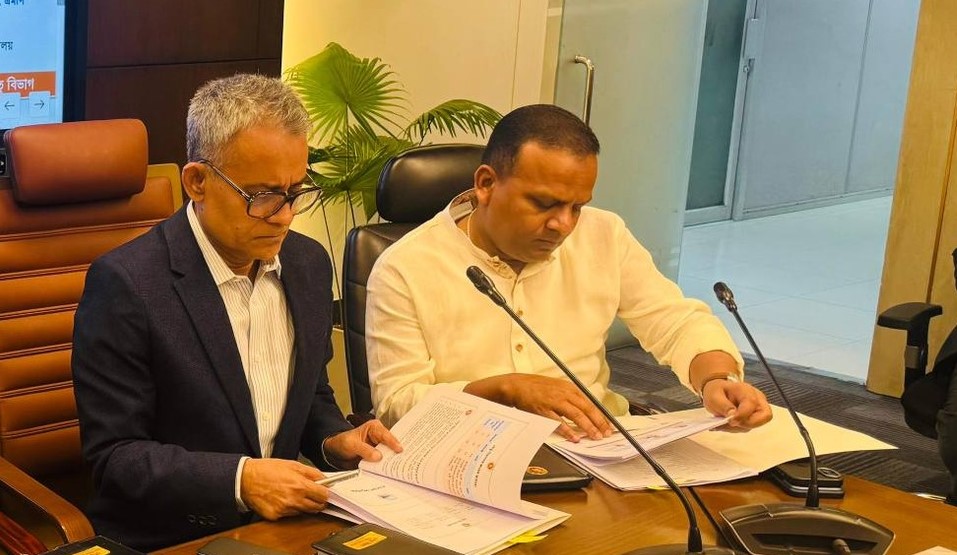 সড়কে সমঝোতার ভিত্তিতে টাকা নেওয়া চাঁদা নয়, বাধ্য করা হলে চাঁদা: সড়ক পরিবহন মন্ত্রী