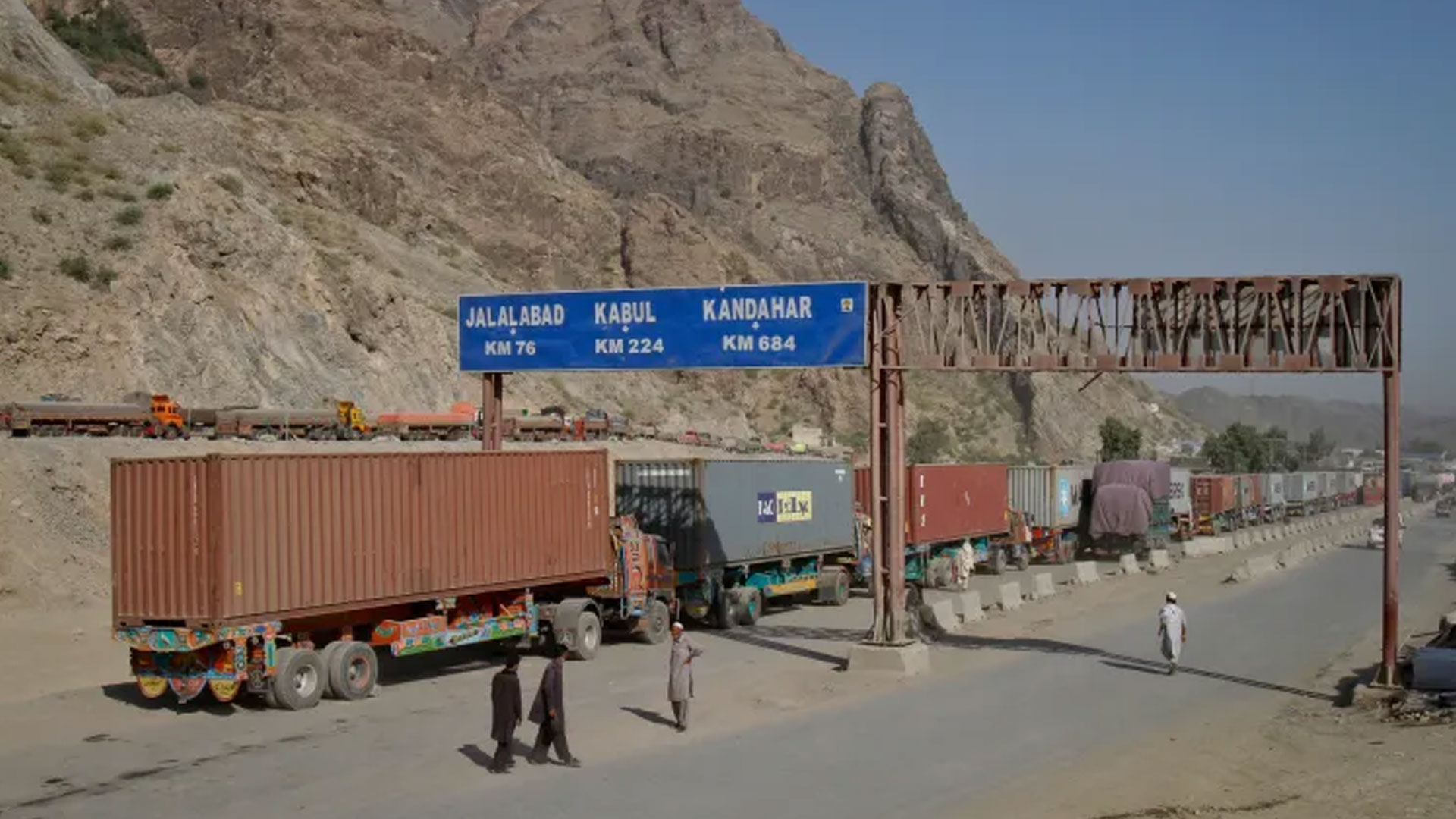  আফগানিস্তানের বিরুদ্ধে ‘প্রকাশ্য যুদ্ধ’ ঘোষণা, কাবুল-কান্দাহারে পাকিস্তানের হামলা