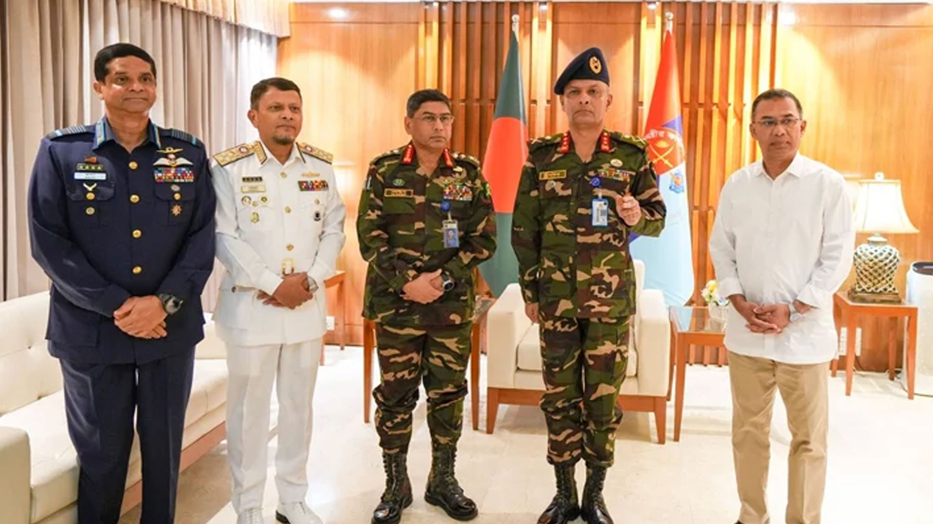 সশস্ত্র বাহিনী বিভাগে অফিস করলেন প্রধানমন্ত্রী তারেক রহমান