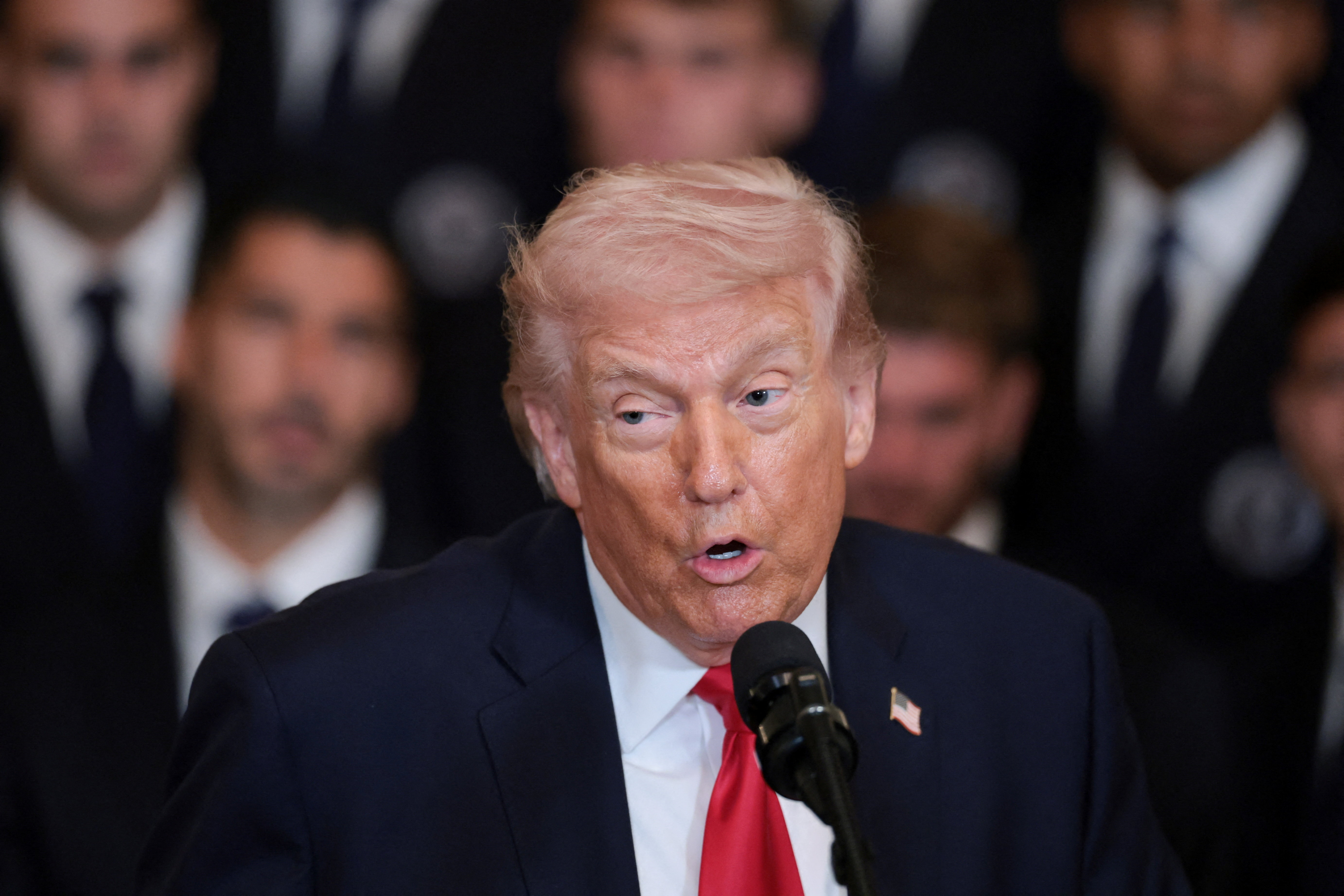 ইরানে এখনই স্থল অভিযানের কথা ভাবছেন না ট্রাম্প 