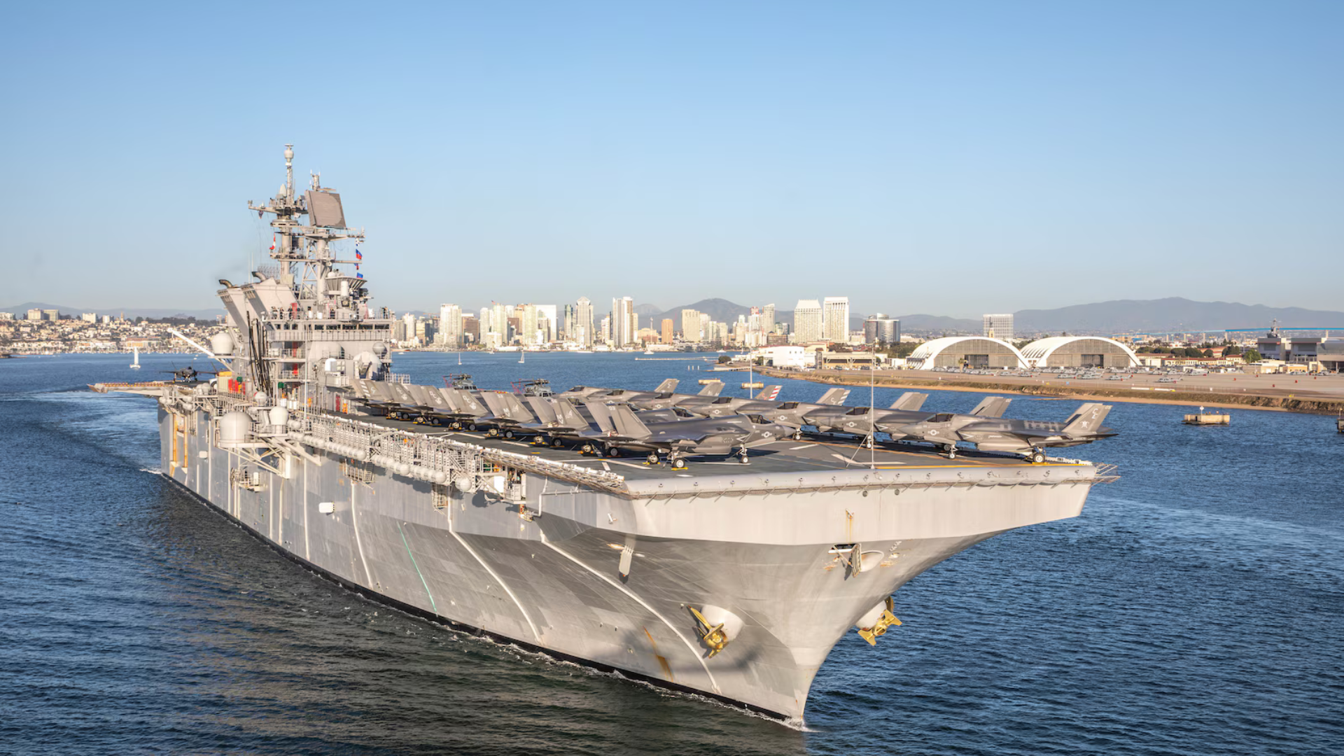 সিঙ্গাপুর উপকূলে মার্কিন রণতরী শনাক্ত, মধ্যপ্রাচ্যে মোতায়েনের ইঙ্গিত