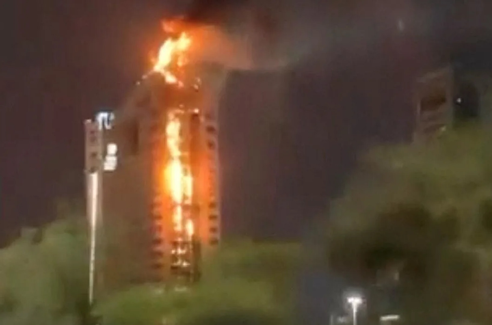 ইরানের ড্রোন হামলায় কুয়েতে বহুতল ভবনে আগুন