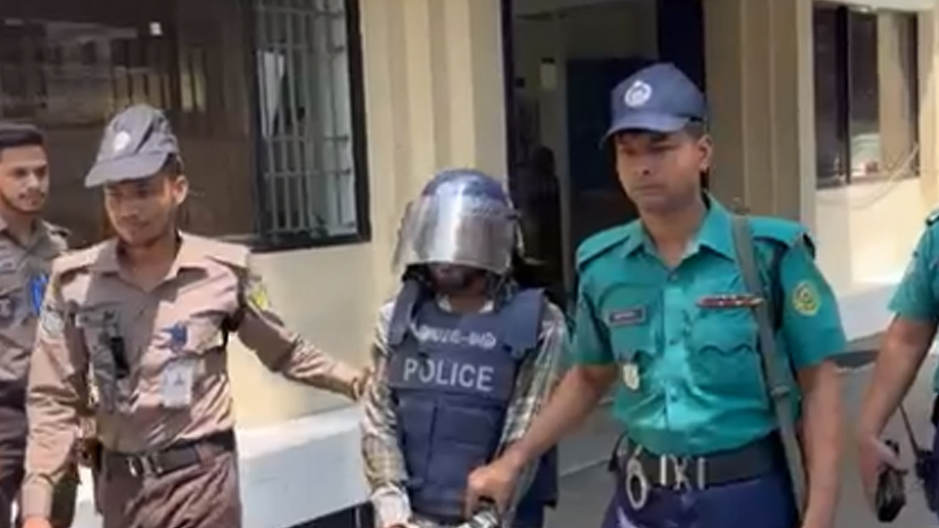 ময়মনসিংহে যুবককে পিটিয়ে হত্যা ও মরদেহ আগুন দেওয়ার ঘটনায় গ্রেপ্তার ১০