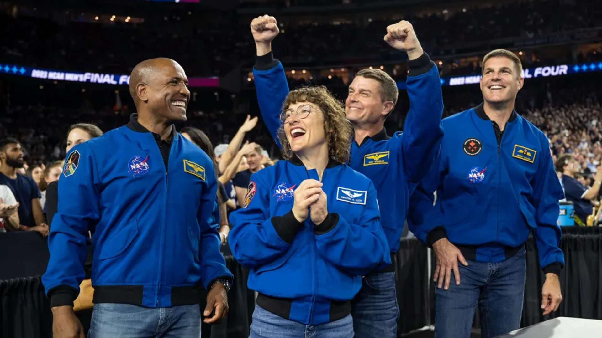 চাঁদের ‘বুড়ি’ দেখতে গেলেন ৪ নভোচারী, সঙ্গে নিলেন কী