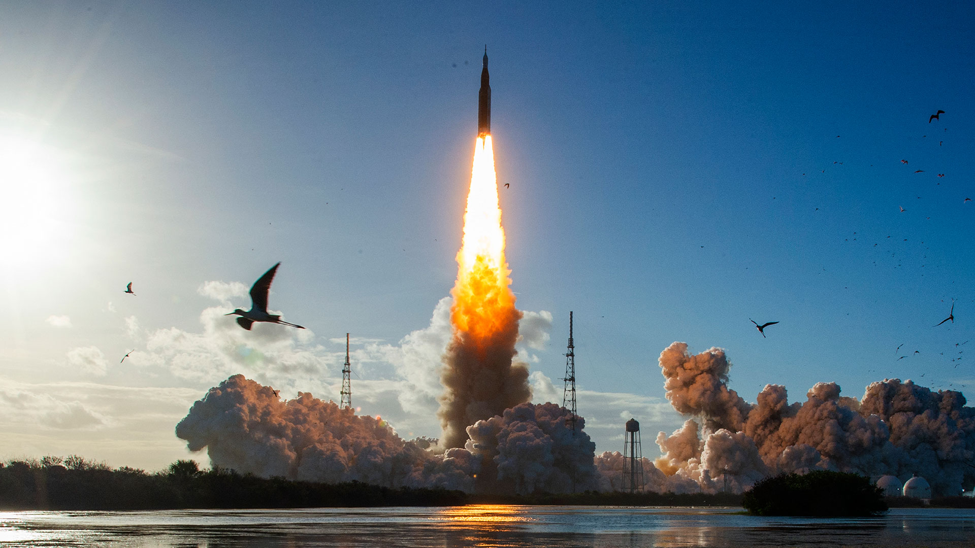 ৫০ বছরেরও বেশি সময় পর চাঁদের উদ্দেশে নভোচারী পাঠাল নাসা