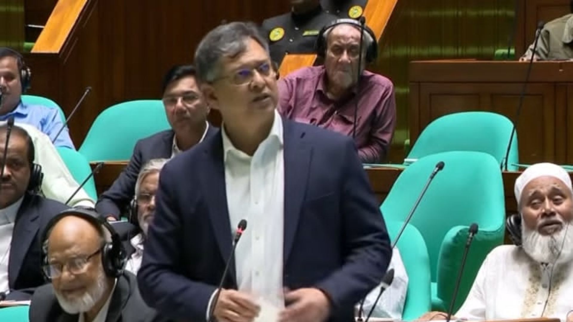 ইসলামী ব্যাংক নির্বাচনের আগে একটি দলকে ১১ হাজার কোটি টাকা দিয়েছে: স্বরাষ্ট্রমন্ত্রী