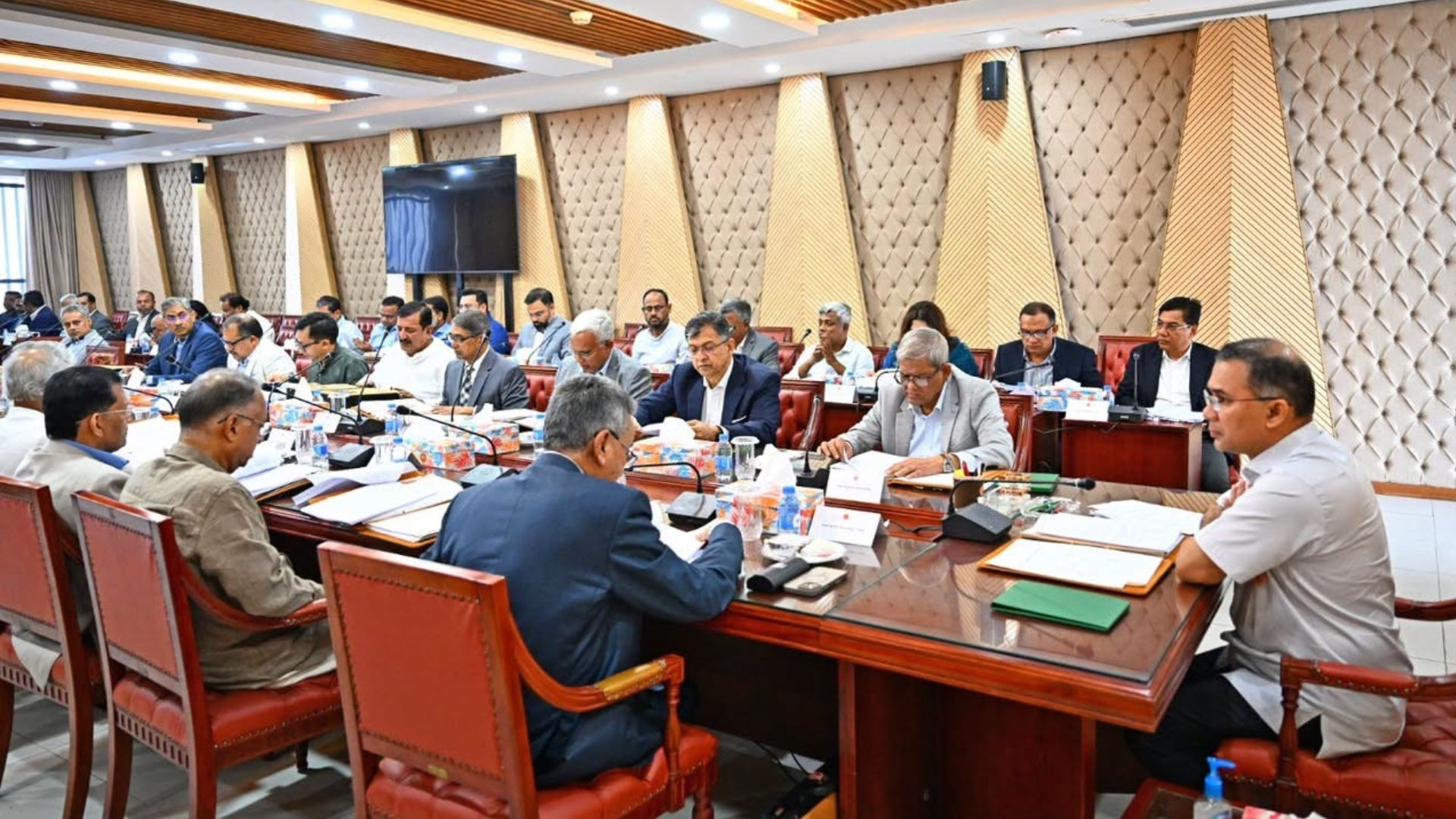 ২০ বছর পর হচ্ছে নতুন ভিসা নীতি, খসড়া পর্যালোচনায় মন্ত্রিসভা কমিটি 