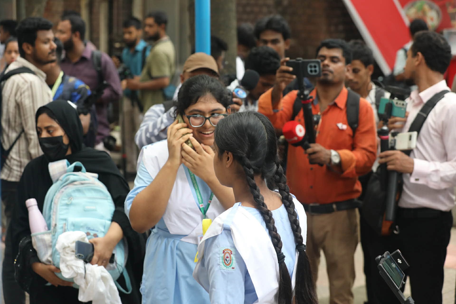 পাসের হার ও জিপিএ-৫—দুই ক্ষেত্রেই এগিয়ে ছাত্রীরা