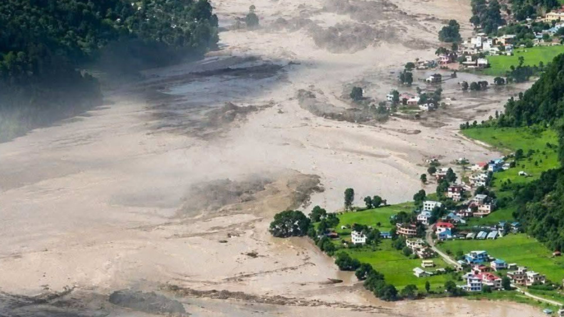 ‘ভেসে গেল পুরো গ্রাম, হারিয়ে গেল আমার শৈশব’