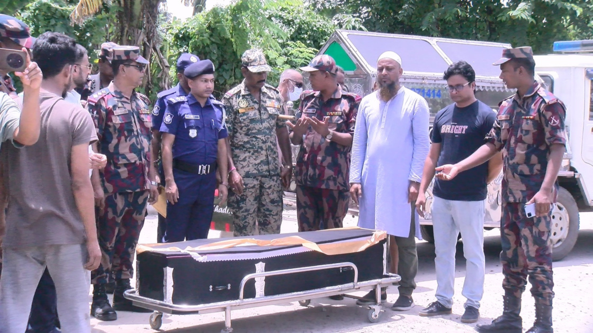 হোটেলে আগুনে মৃত্যু: সাতক্ষীরার একজনের শেষকৃত্য কলকাতাতেই, আরেকজনের মরদেহ দেশে