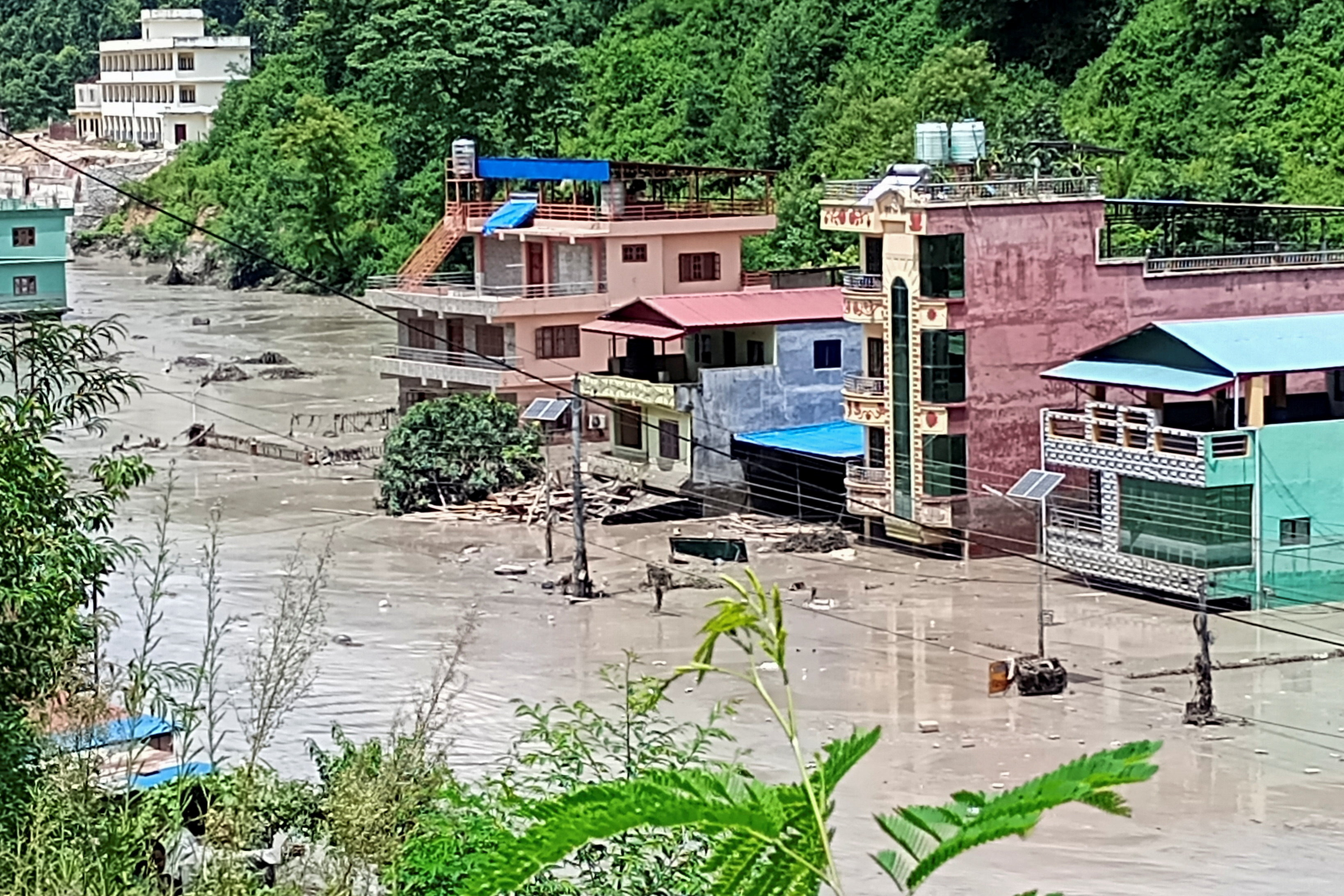 নেপাল-তিব্বত সীমান্তে আকস্মিক বন্যা-ভূমিধসে অন্তত ১৭ জনের প্রাণহানি