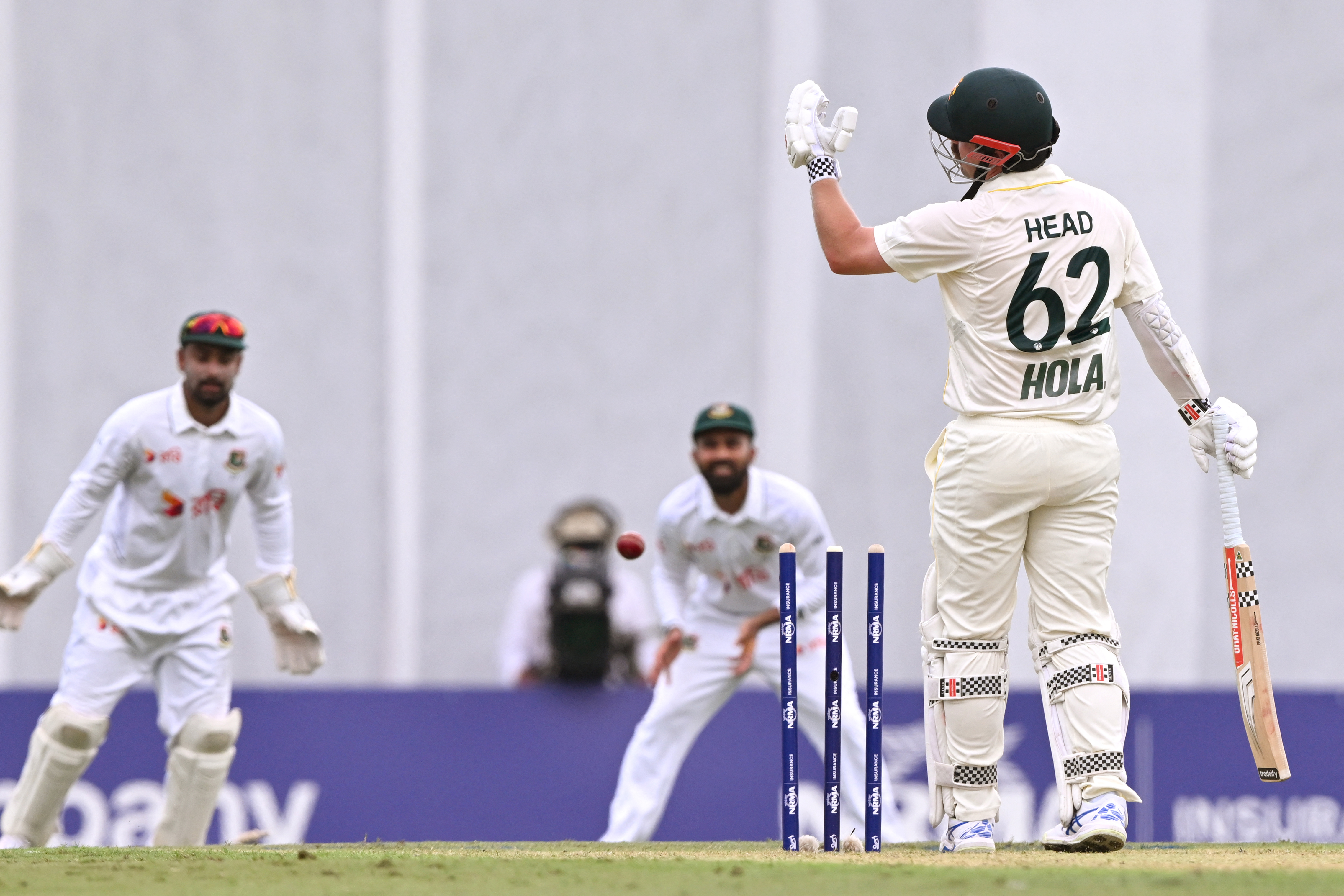 বাংলাদেশের বিপক্ষে ব্যর্থতায় এক ধাক্কায় চারে নামলেন হেড