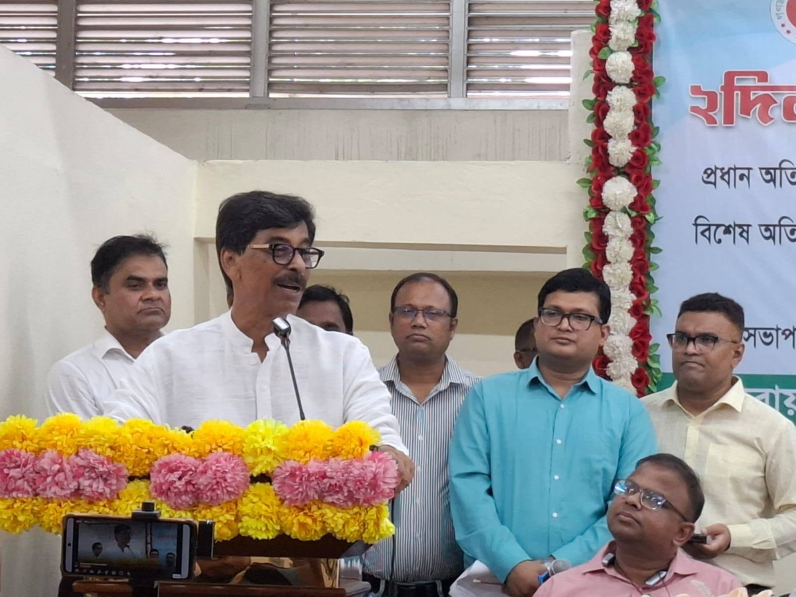 এই সরকার কৃষকের সরকার, কেউ সারের কৃত্রিম সংকট তৈরি করতে পারবে না: কৃষিমন্ত্রী