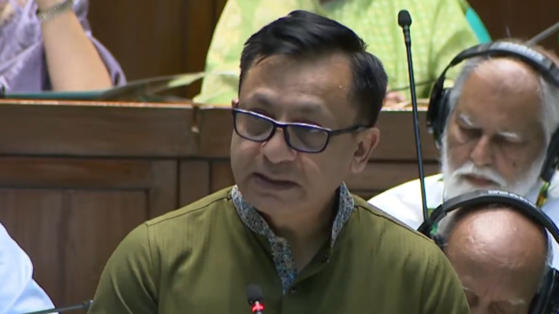 ৩ বছরে ৪০২ পোশাক কারখানা বন্ধ হয়েছে: সংসদে বাণিজ্যমন্ত্রী