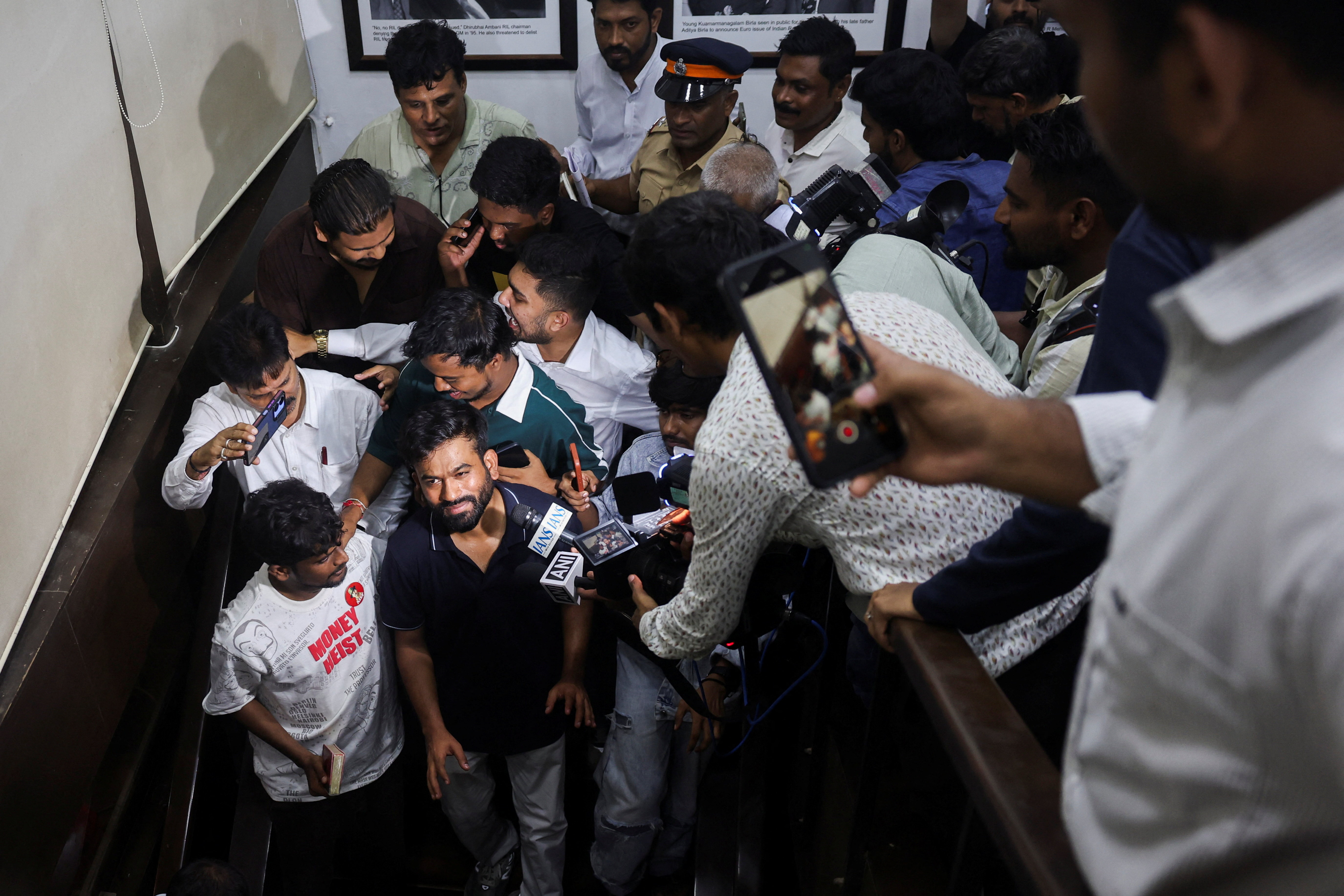 প্রধান নির্বাচন কমিশনারের পদত্যাগ দাবিতে মুম্বাইয়ের শিবাজি পার্কে নামছে ককরোচরা