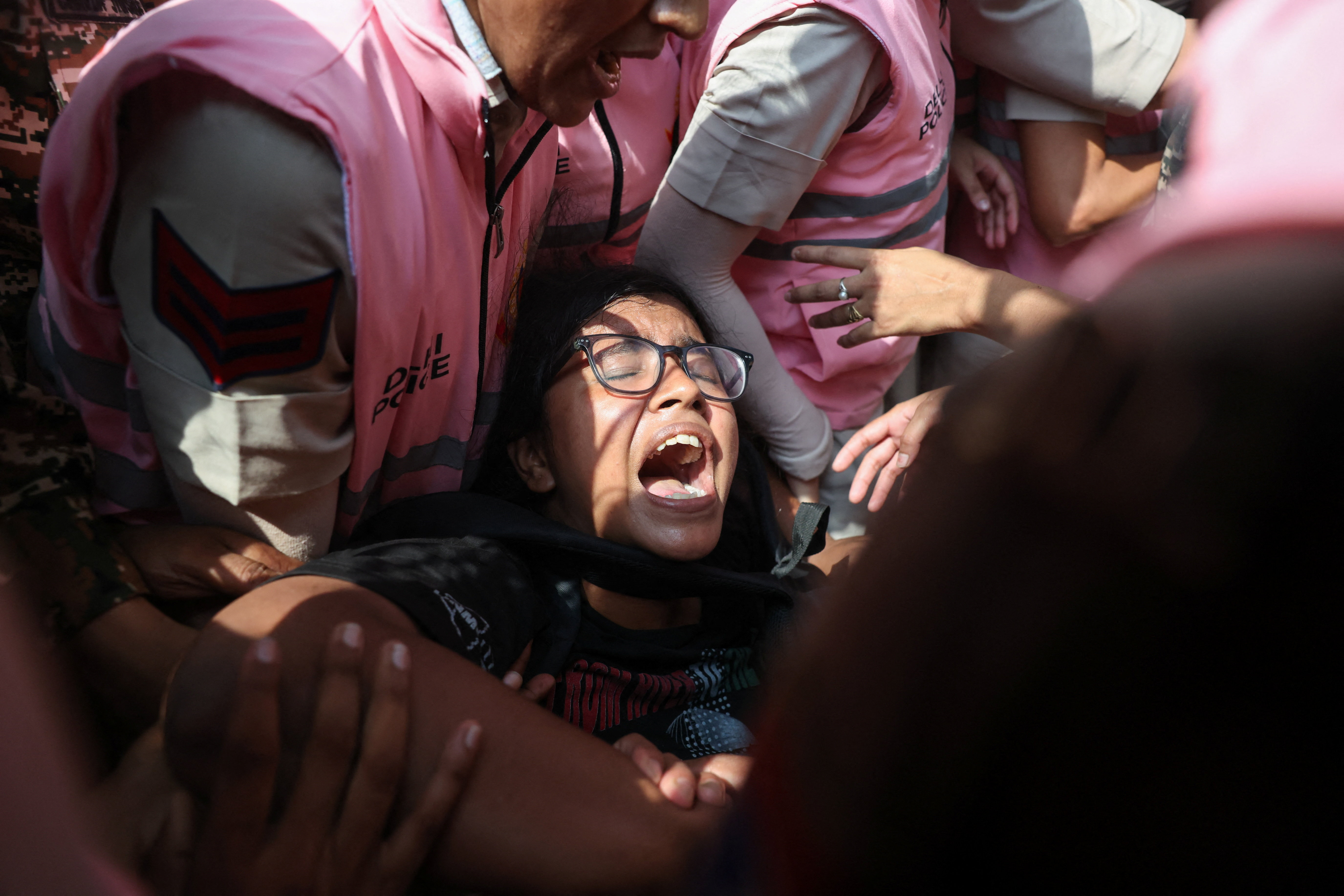 দিল্লিতে বিক্ষোভ: সুপ্রিম কোর্টের একাধিক আইনজীবীসহ আটক ৩৩০০
