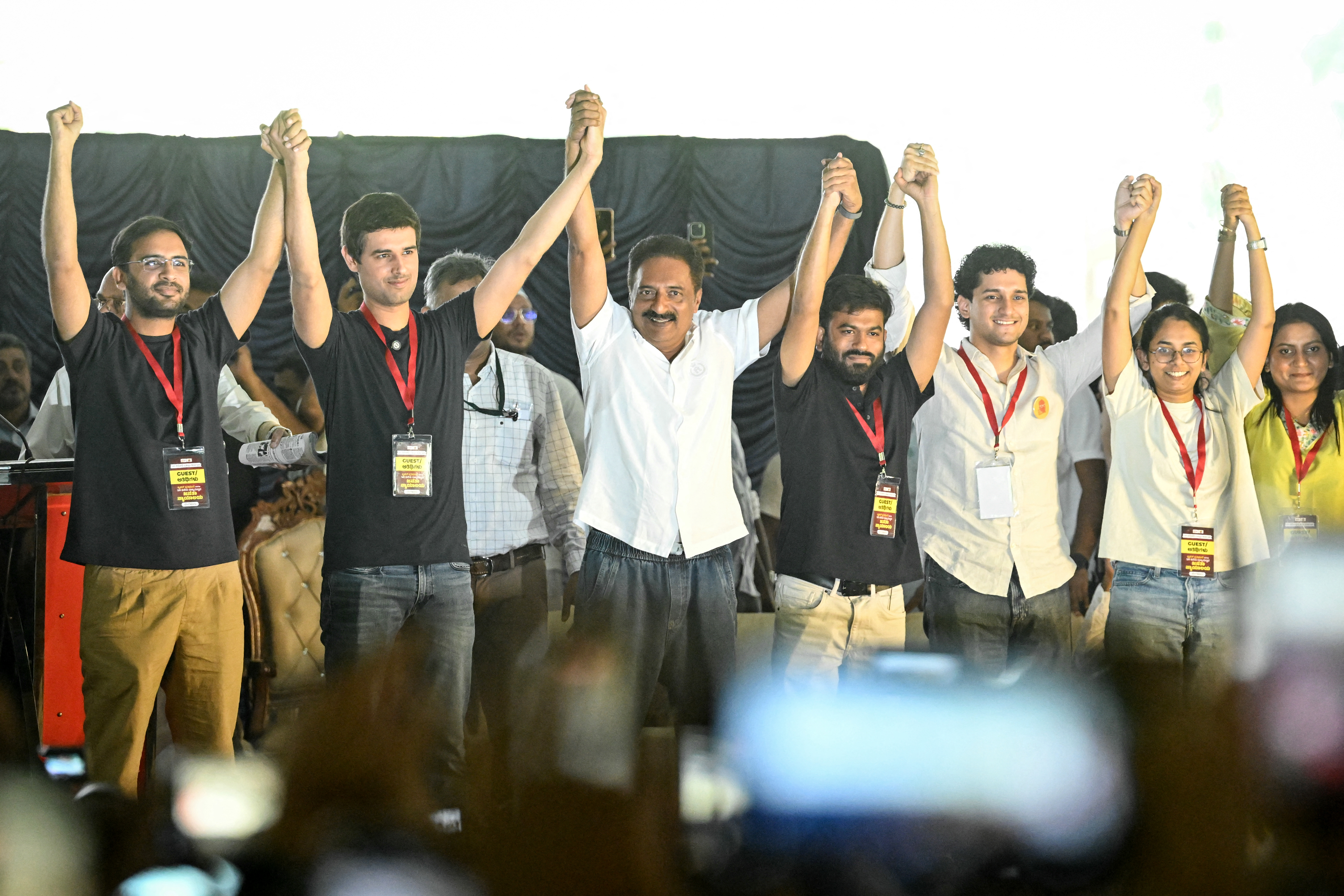 ধ্রুব রাঠির পর বিমানবন্দরে আটক ককরোচ প্রধান দীপকেসহ শীর্ষ নেতারা