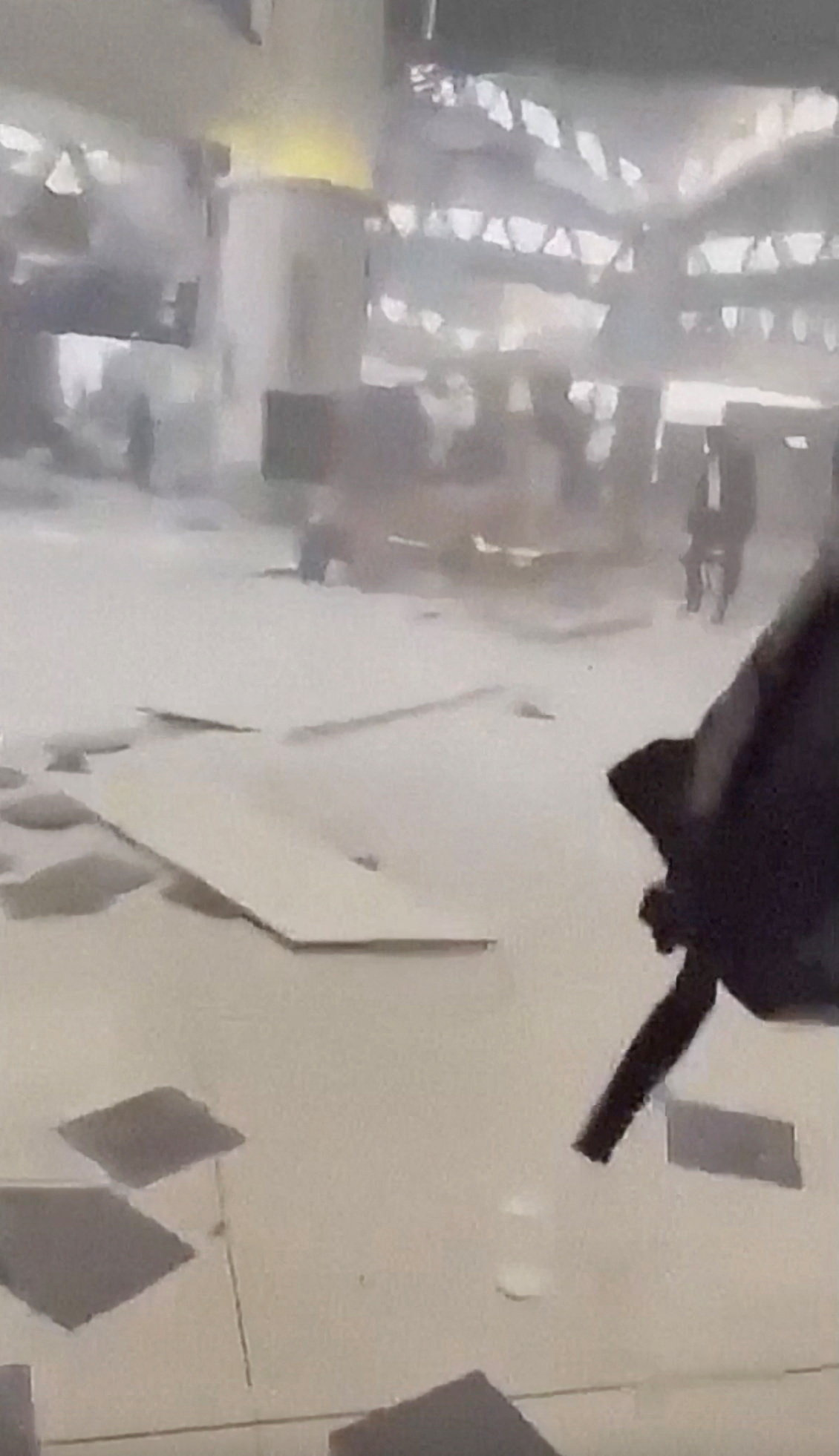 রিয়াদ বিমানবন্দরে আবারও হামলা, বিস্ফোরণের শব্দ ও অগ্নিকাণ্ড