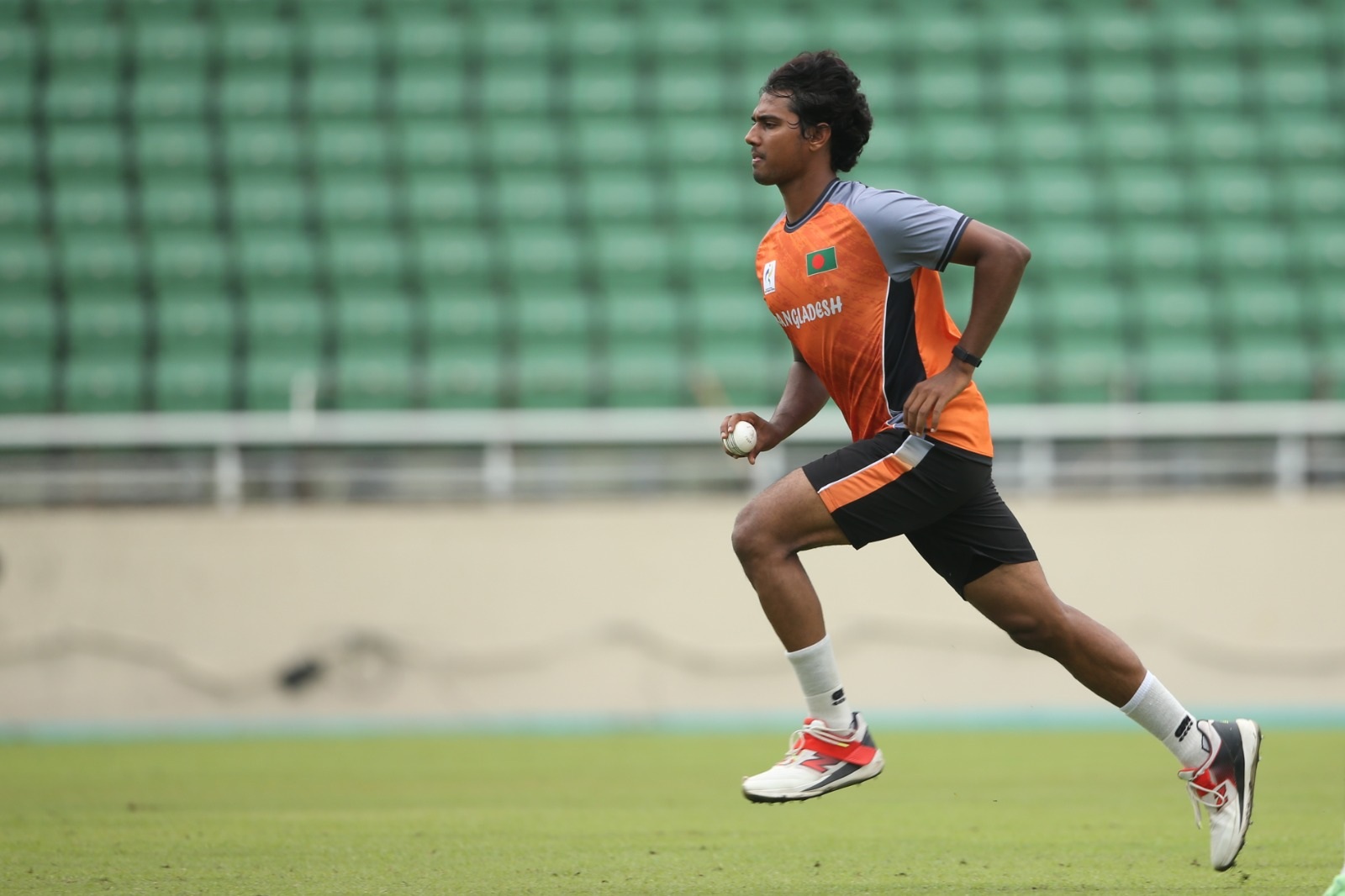 টেস্টে এখন আমাদের রাজত্ব করার সময় এসেছে: হাসান