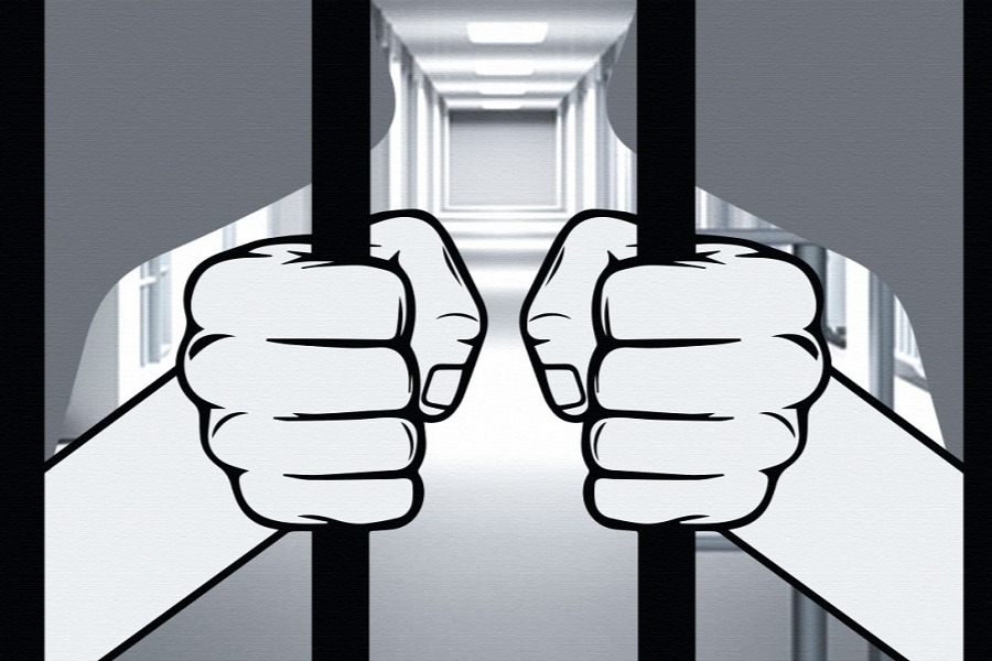 মাদক ও অবৈধ অস্ত্রসহ গোল্ডেন মনির গ্রেপ্তার