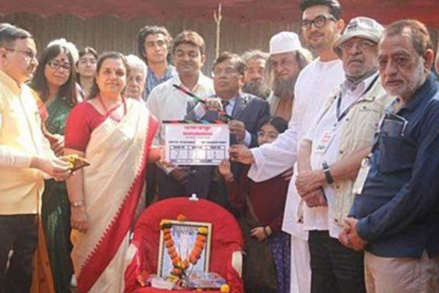 মুম্বাইয়ে ‘বঙ্গবন্ধু’ বায়োপিকের মহরত অনুষ্ঠিত