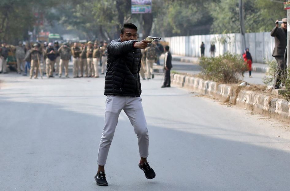 দিল্লিতে সিএএ-বিরোধী মিছিলে গুলি