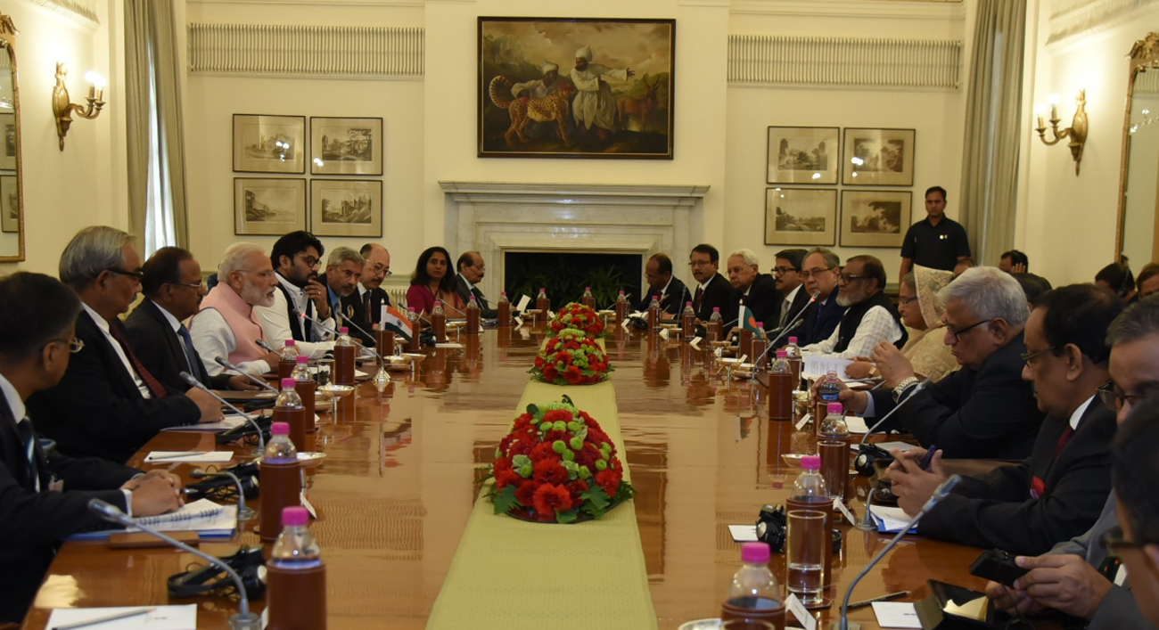 প্রধানমন্ত্রীর ভারত সফর: ২২টি চুক্তি স্বাক্ষর 