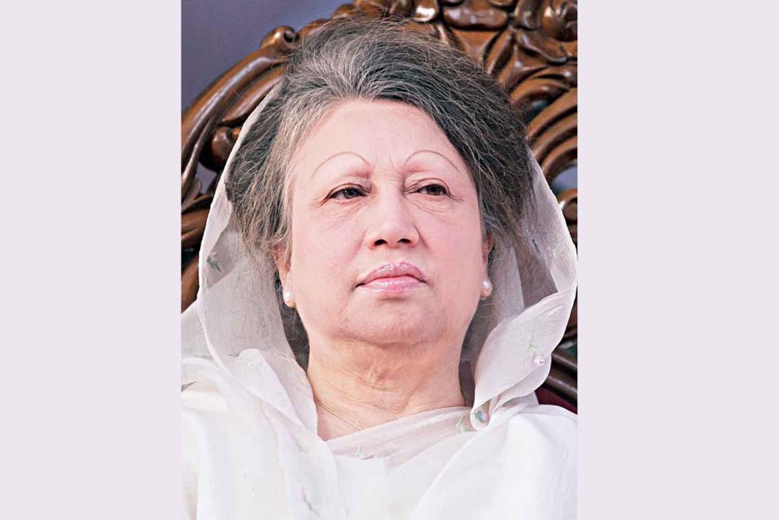 খালেদা জিয়ার রাজনীতিতে বাধা নেই তবে নির্বাচন করতে পারবেন না: আইনমন্ত্রী