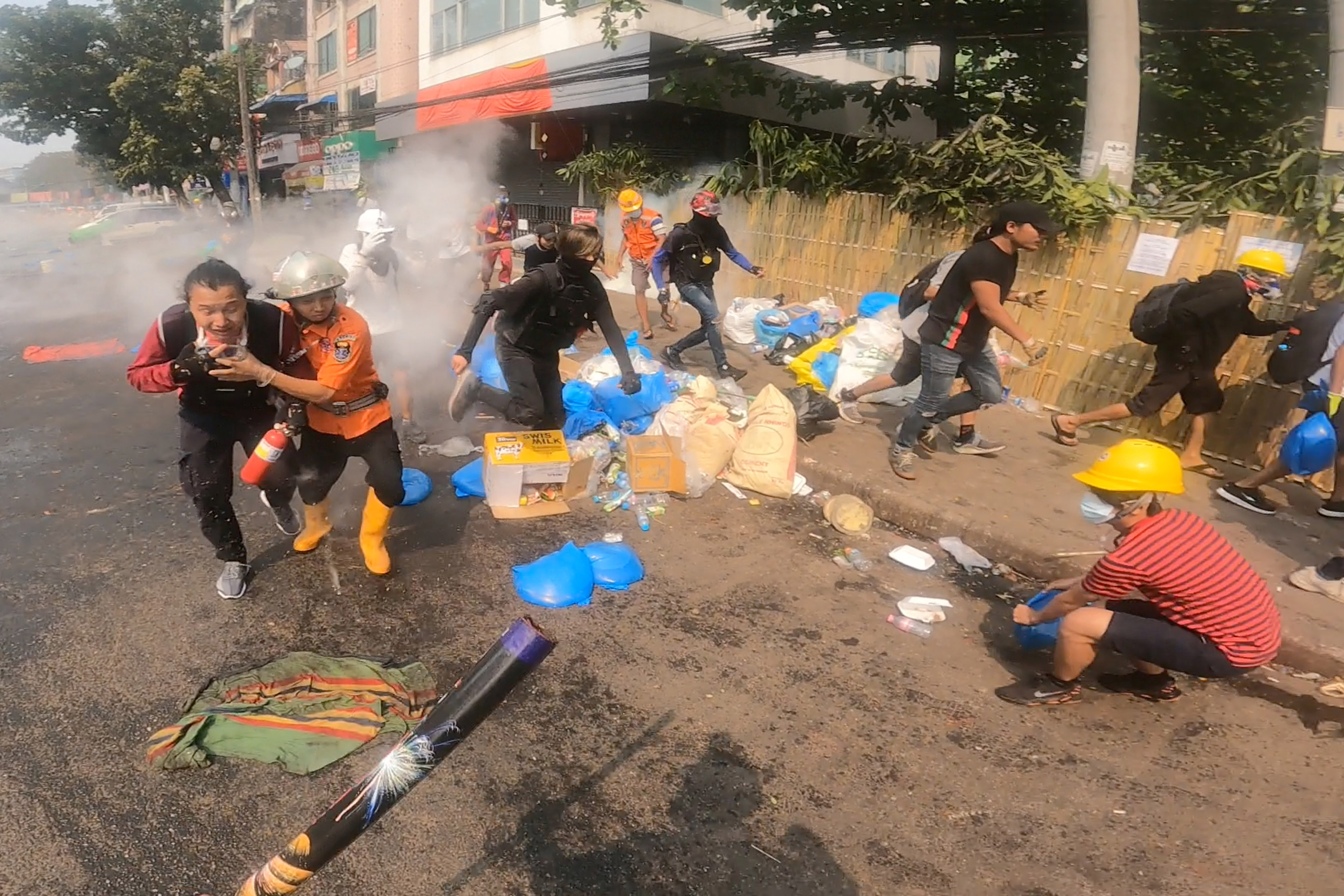 মিয়ানমারে পুলিশের গুলিতে আরও ৫ বিক্ষোভকারী নিহত  