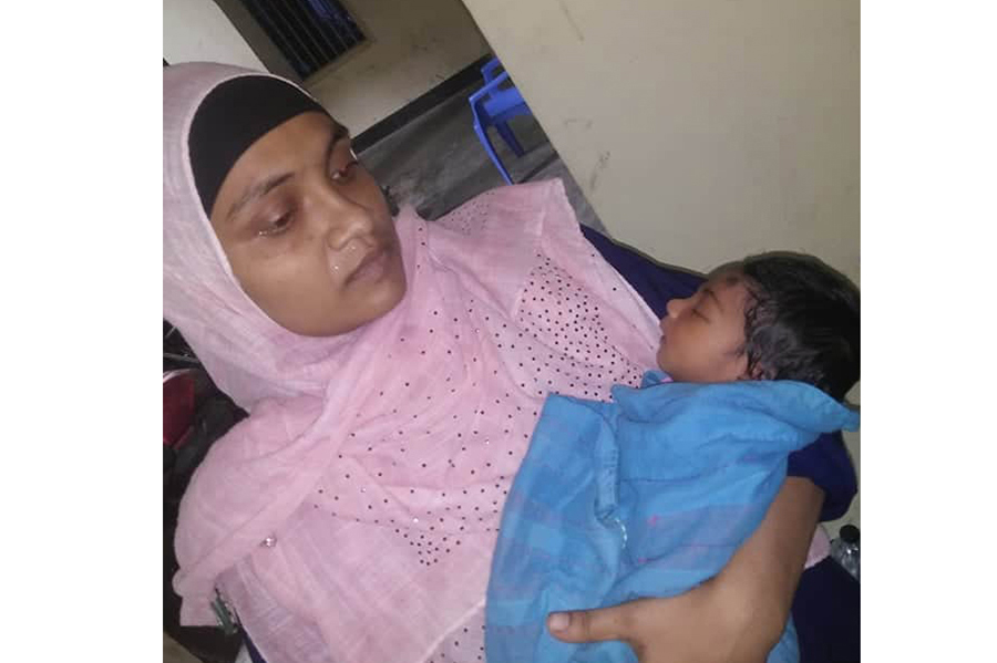 নোয়াখালীতে চুরি হওয়া নবজাতককে মায়ের কোলে ফিরিয়ে দিলো পুলিশ