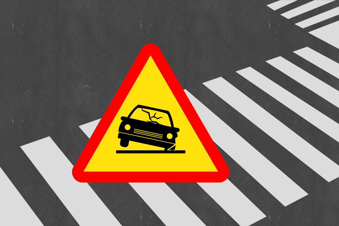 কুর্মিটোলায় প্রাইভেটকারের ধাক্কায় নিহত ২, শিশু আহত