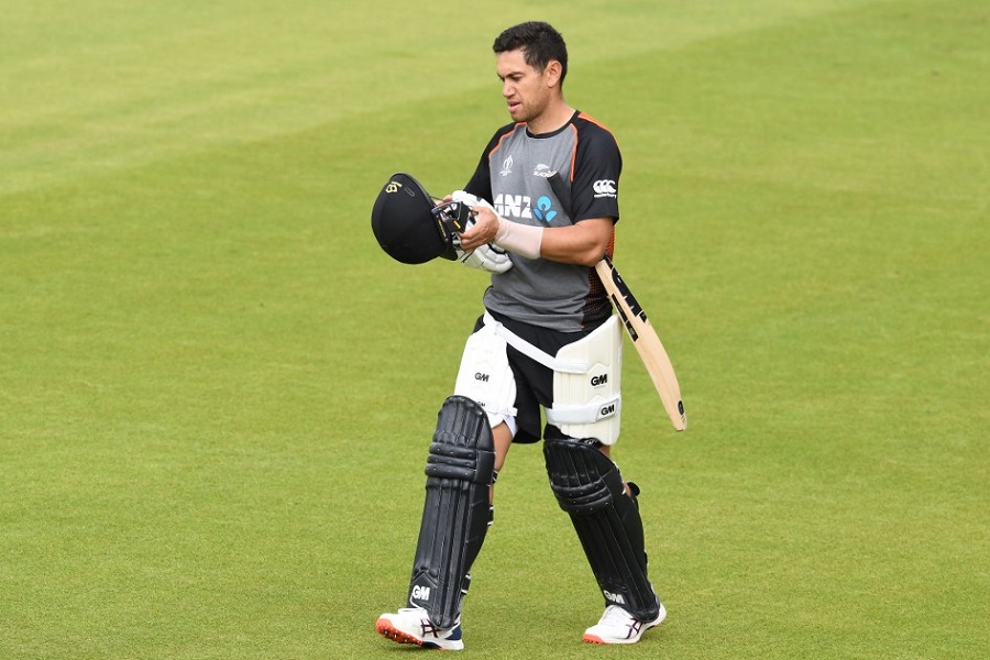 আত্মজীবনীতে বিস্ফোরক মন্তব্য টেইলরের