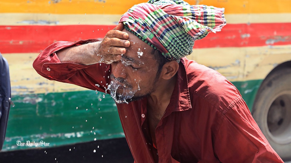 সারাদেশে ৭২ ঘণ্টার হিট অ্যালার্ট, চুয়াডাঙ্গায় সর্বোচ্চ তাপমাত্রা ৪১.৫