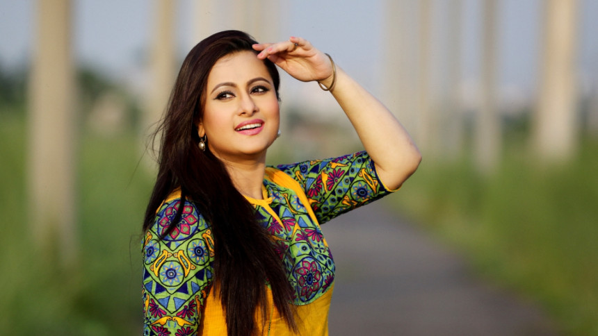 আজ পূর্ণিমার জন্মদিন