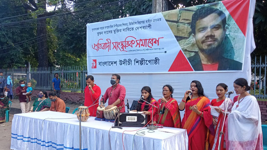 ‘অপরাধীরা ঘুরে বেড়ায়, ঝুমন দাশ সাত বার জামিন চেয়েও পায় না’
