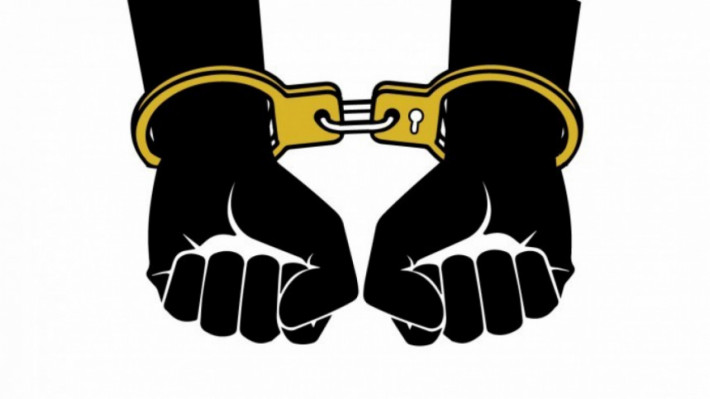 নড়াইলে শিক্ষককে অবমাননার ঘটনায় মামলা, আটক ৩