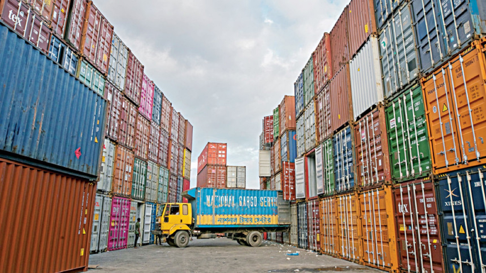 চট্টগ্রাম বন্দরে চলতি বছর কন্টেইনার পরিবহন কমতে পারে