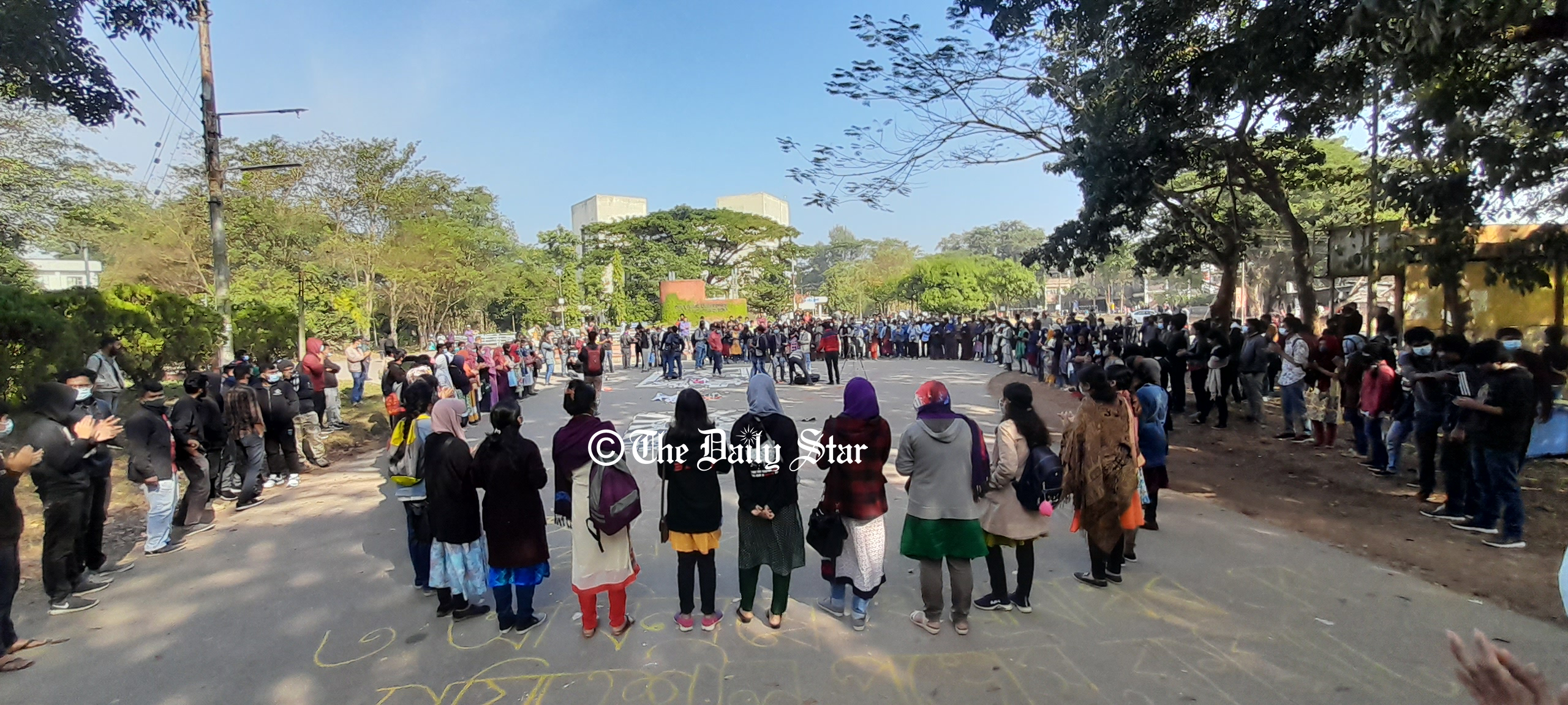 উপাচার্যের পদত্যাগসহ ৩ দফা দাবিতে আন্দোলনে শাবিপ্রবি শিক্ষার্থীরা
