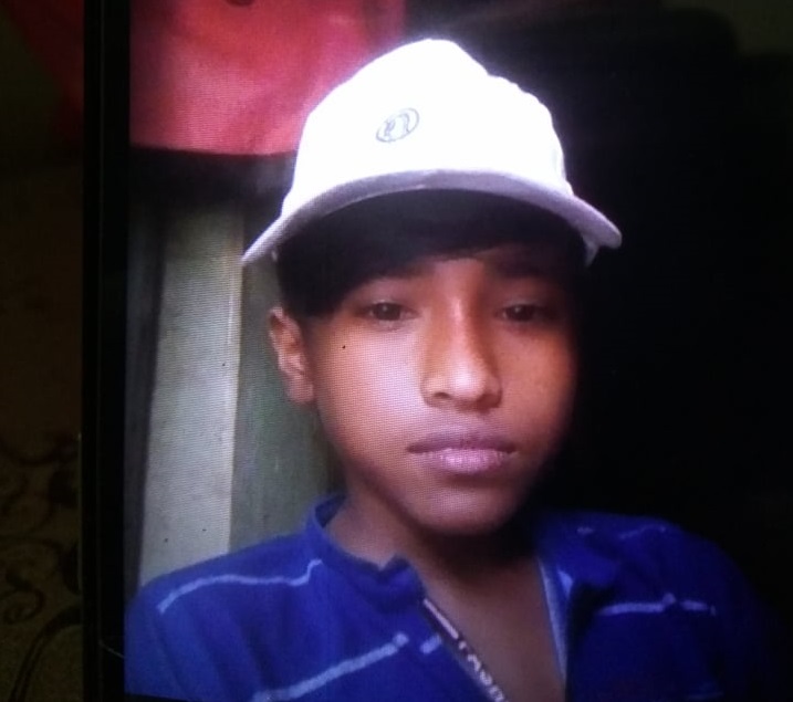 ২ বাসের প্রতিযোগিতা, প্রাণ গেল কিশোরের