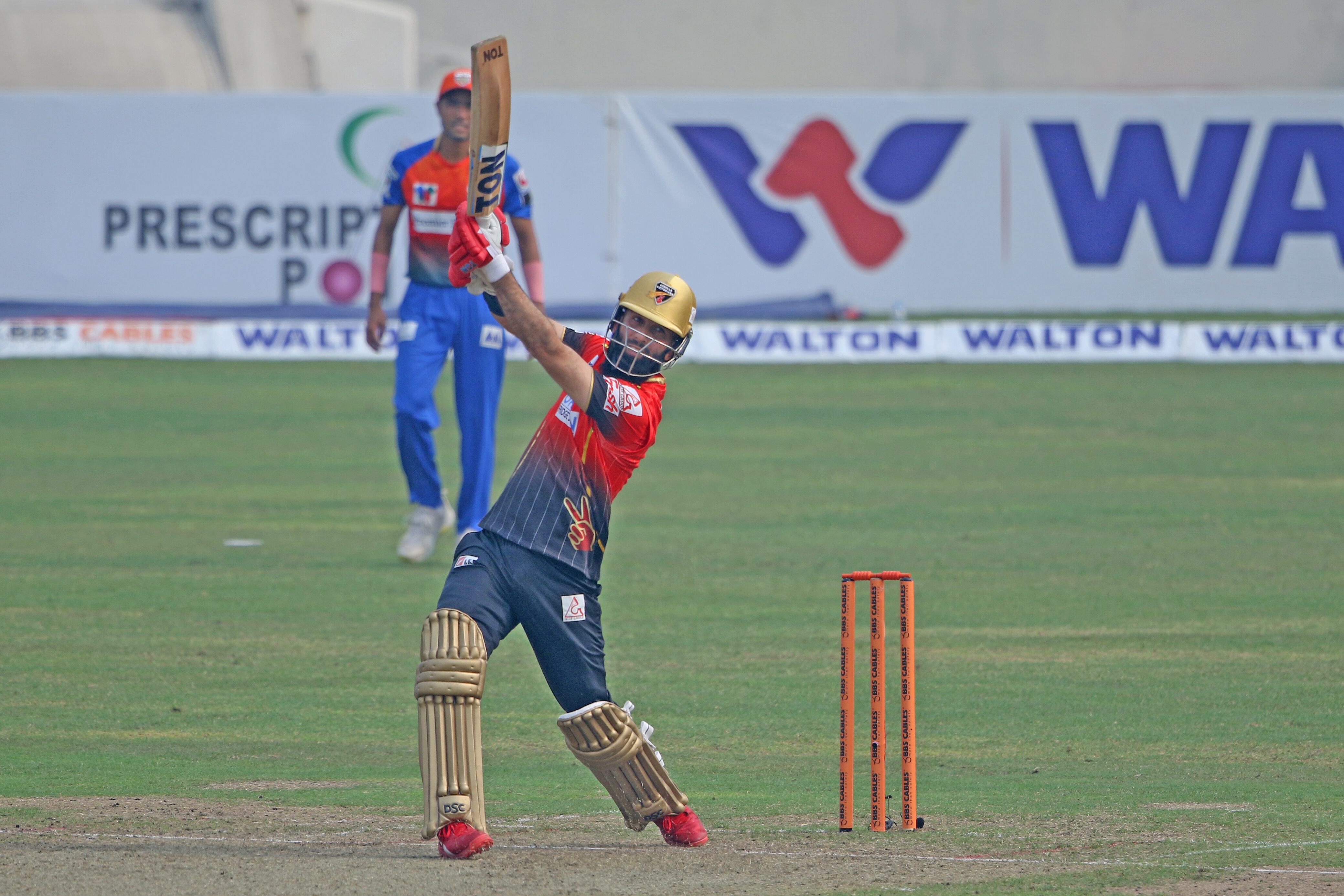 মুশফিকদের বিপক্ষে মঈনের ছক্কা বৃষ্টি