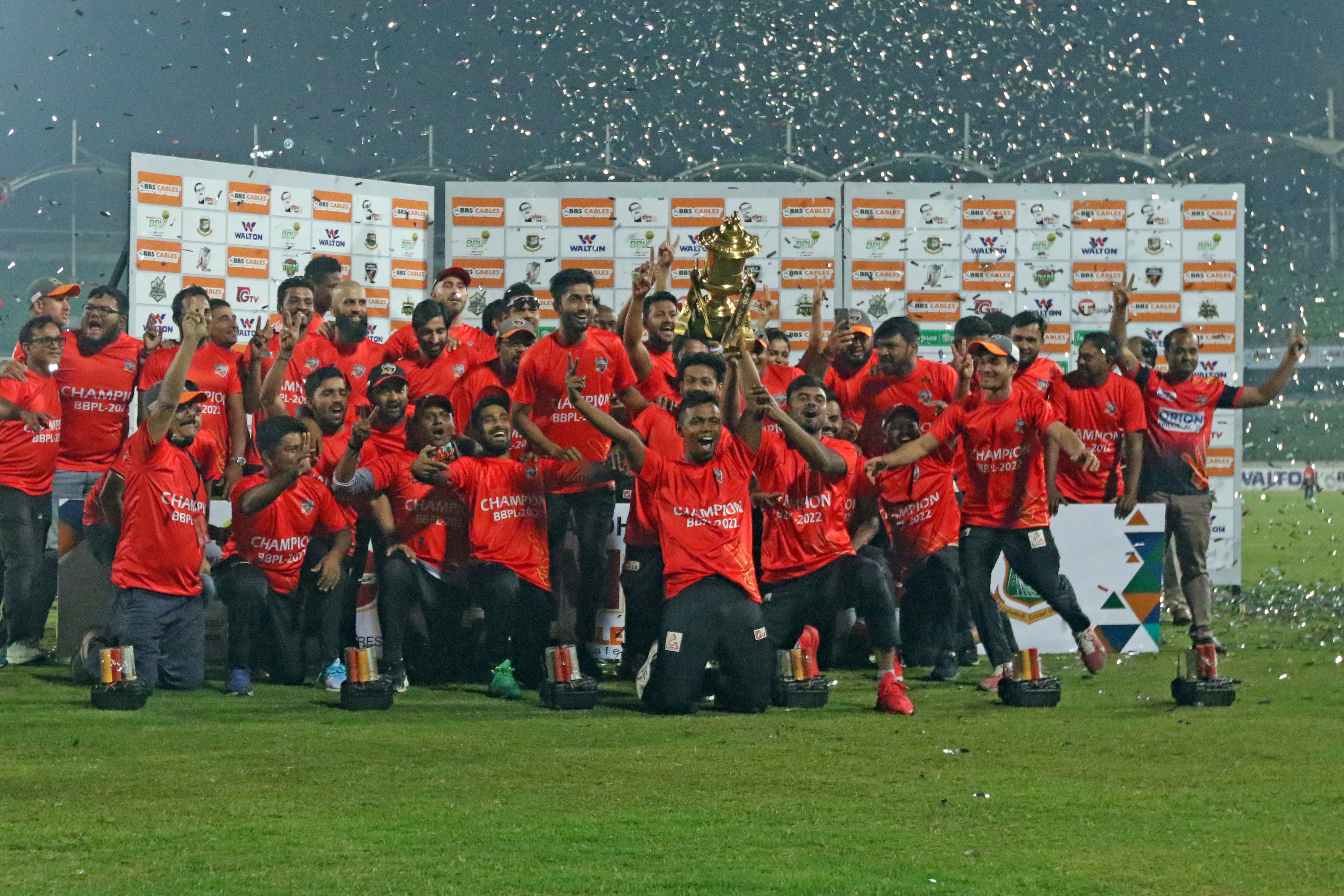 রোমাঞ্চকর ফাইনালে জিতে চ্যাম্পিয়ন ইমরুলের কুমিল্লা