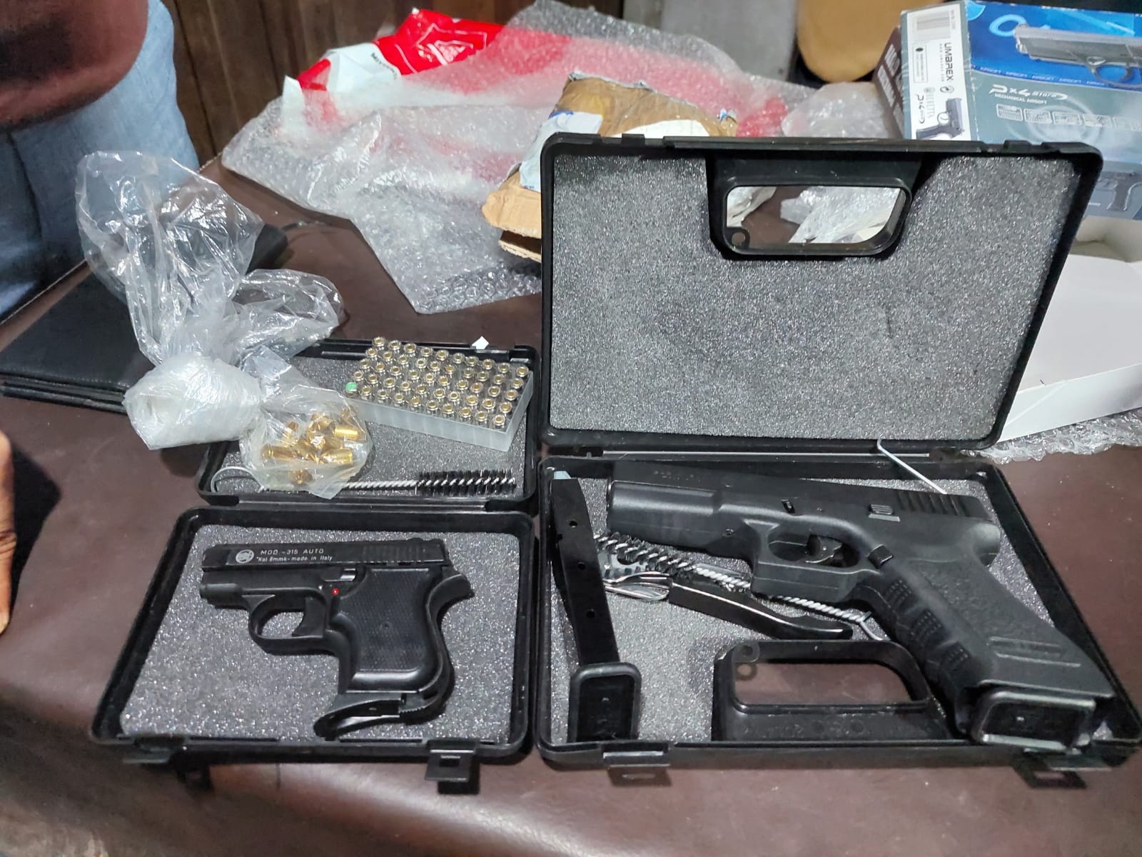 চট্টগ্রামে বৈদেশিক ডাকের চালানে পিস্তল: ২ জনের বিরুদ্ধে মামলা