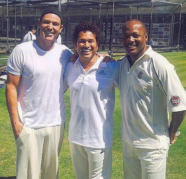 বন্ধু হারানোর ব্যথায় কাতর শচীন- লারা 