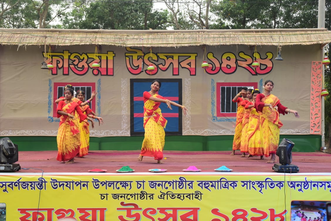 ফুলছড়া চা বাগানে ফাগুয়া উৎসবের রঙ