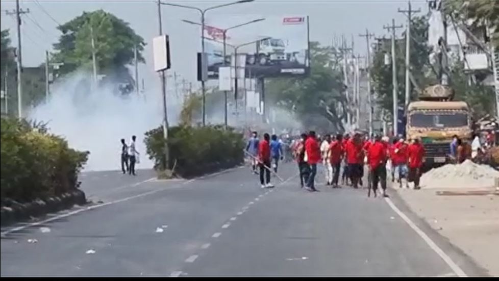 বেনাপোলে হ্যান্ডলিং কার্যক্রম দখলে নিতে বোমা হামলা