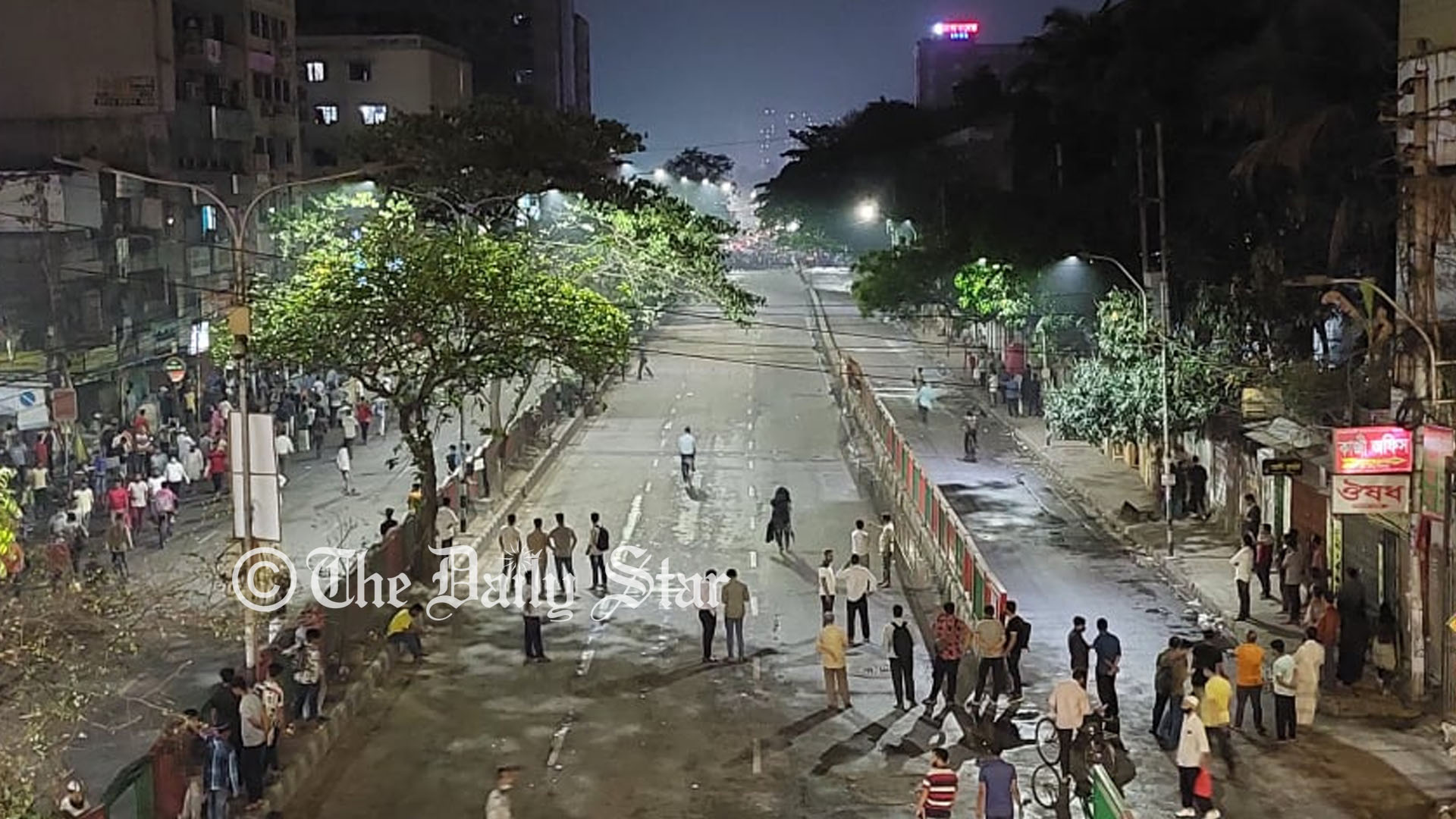 ঢাকা কলেজ-টিটিসি শিক্ষার্থীদের ধাওয়া-পাল্টা ধাওয়া, ককটেল বিস্ফোরণ