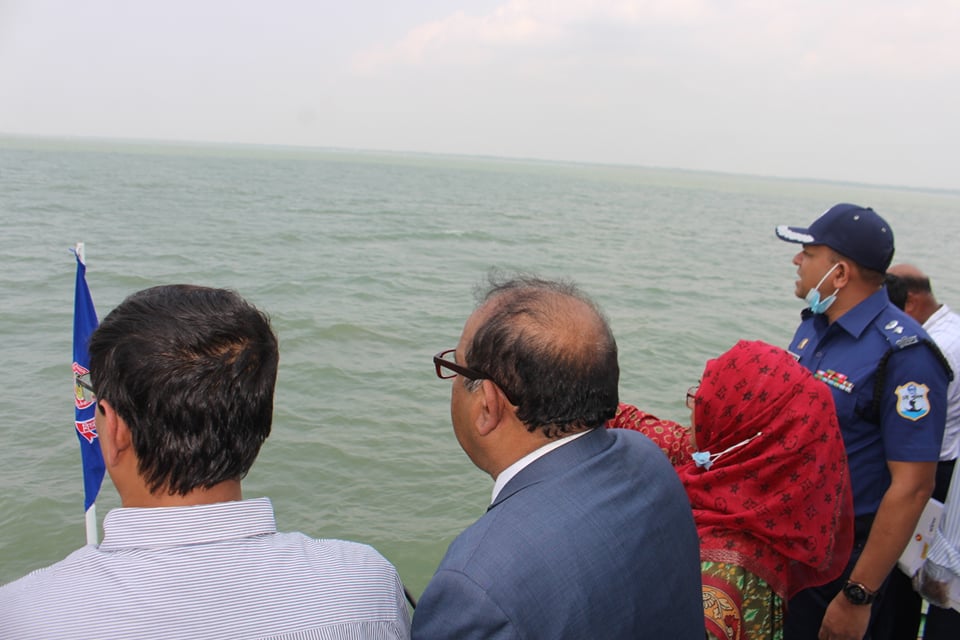 ‘বালুসন্ত্রাসী মুক্ত’ ইলিশের অভয়াশ্রম, সমন্বয় ‘করছে না’ বিআইডব্লিউটিএ