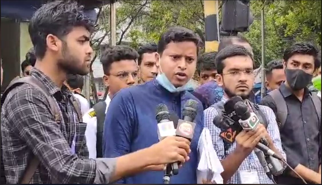 হামলাকারীদের ২৪ ঘণ্টার মধ্যে গ্রেপ্তারের দাবি ৭ কলেজের শিক্ষার্থীদের