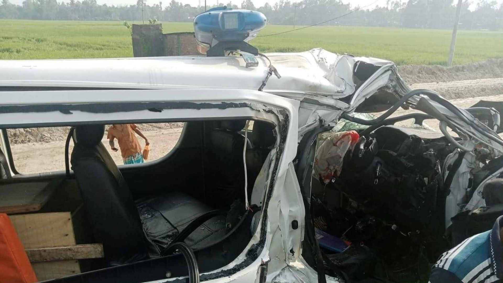 স্ত্রীর মরদেহ নিয়ে বাড়ি ফেরার পথে সড়ক দুর্ঘটনায় স্বামী নিহত