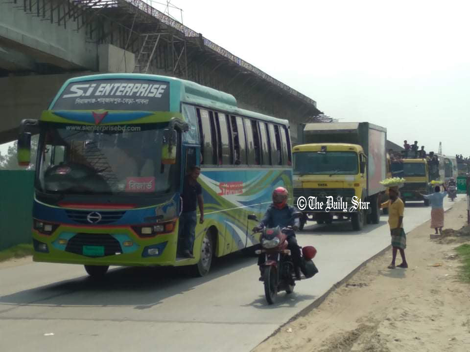 বঙ্গবন্ধু সেতুর পশ্চিম মহাসড়কে ১৫ কিলোমিটার যানজট
